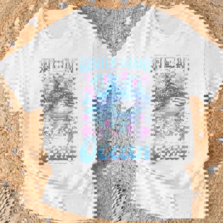 面白いジンベイザメ 動物 優しい海の巨人 Tシャツ 高齢者への贈り物