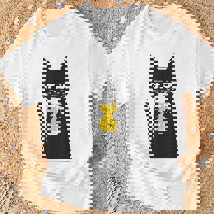 面白い黒猫はビールが大好きおもしろいビール好き Tシャツ 高齢者への贈り物