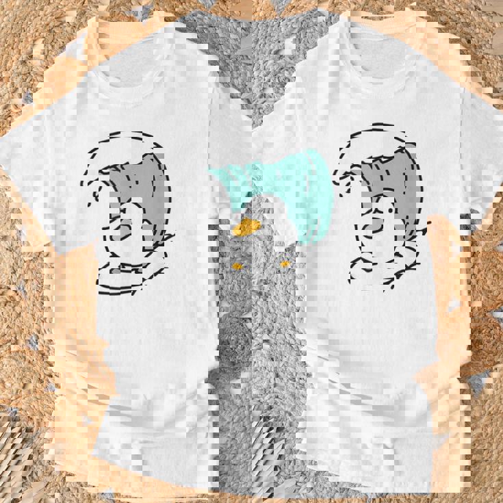 面白くてかわいい小さなアヒルが波をキャッチ。 Tシャツ 高齢者への贈り物