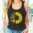 ひまわりと蝶のシルエット、自然の調和。 タンクトップ