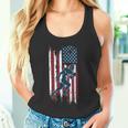 アメリカン フットボール選手 アメリカ国旗 スポーツ ファン 2024 シーズン タンクトップ