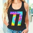 カラフルな絞り染め 77歳の誕生日または77番のチームイベント タンクトップ