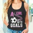 サッカーでゴールを決めた少女 タンクトップ