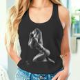 セクシーガールグラフィックtシャツ インプライドアクトオブファインアート タンクトップ