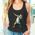 ダビングするミーアキャット 面白いモチーフ 踊るダブ スリケート タンクトップ