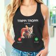 トリッピ・トロッピはブレインロット・イタリアン・ブレインロット・ミームを呼んでいる。 タンクトップ