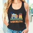 バルセロナの象徴的な建物とサグラダファミリア カラフル タンクトップ