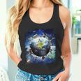 宇宙地球動物グループシーン タンクトップ