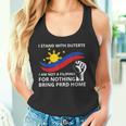 私はドゥテルテのtシャツを着て立っています。私は何の役にも立たないフィリピン人ではありません タンクトップ
