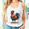 サングラスをかけた姿勢のクールな雄鶏。 タンクトップ