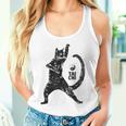 太極拳の練習をしている陽気な猫 陰陽 タンクトップ