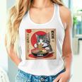 背中にラーメンを食べる緑色の目を持つ日本猫のデザイン。 タンクトップ
