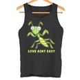 Love Ain't Easy カマキリ ユーモア 昆虫 恋人 ジョーク タンクトップ