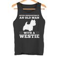 ウェスティ・ドッグを飼っている老人を決して過小評価しないでください タンクトップ