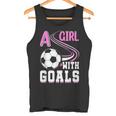 サッカーでゴールを決めた少女 タンクトップ