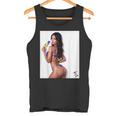 セクシーガールグラフィックtシャツ アイスポップのセクシーなラティーナブーティーガール。 タンクトップ
