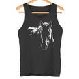 馬好きのためのエレガントな馬のシルエットのグラフィックアートデザイン。 タンクトップ
