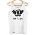 【バックプリント・背中側】アシデス Asides 足です。【変なデザイン屋さん】スポーツ ブランド パロディ 面白 タンクトップ