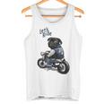 バイクに乗る面白いパグ犬レッツライド タンクトップ