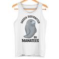 マナティーに気を取られる かわいい 海の動物 マナティー タンクトップ