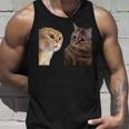 2匹の猫がミームを話す 長袖tシャツ タンクトップ 彼への贈り物