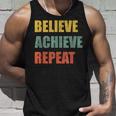 Believe Achieve Repeat Motivational Ambition Inspiration タンクトップ 彼への贈り物