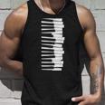 Wobbly ピアノキーボード – ピアニスト&ミュージシャンのグラフィック タンクトップ 彼への贈り物