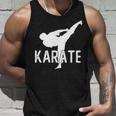 Karate Kick 空手キック松濤館、剛柔和道上地糸東極真流 タンクトップ 彼への贈り物