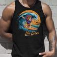 おもしろい ライオン サーフィン ライオン スポーツ サーファー 動物 恋人 夏 タンクトップ 彼への贈り物