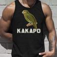 かわいいカカポの鳥が木に座っている タンクトップ 彼への贈り物