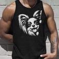 かわいい覗くパピヨン犬のグラフィック デザイン タンクトップ 彼への贈り物