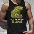 イグアナ・イグアナが大好きな男の子だけ。 タンクトップ 彼への贈り物