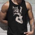 エレキギターを弾く猫 面白い猫ロッカー ロックショーで タンクトップ 彼への贈り物