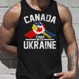 カナダはウクライナのウクライナのカナダの旗のtシャツで立ちます タンクトップ 彼への贈り物