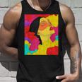 カラフルなドリームスケープ – シュールな顔と抽象的な波 タンクトップ 彼への贈り物