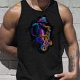 サックス奏者 ジャズ好きのためのカラフルなラインアート タンクトップ 彼への贈り物