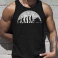バイカーの進化-人間のモーターサイクルモータースポーツの進化 タンクトップ 彼への贈り物