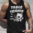 卓球をするクールな猫 タンクトップ 彼への贈り物