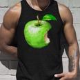 噛まれた青リンゴのイラスト タンクトップ 彼への贈り物
