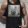 怖いアライグマのセルフィーとビッグフット&面白いサスカッチ。 タンクトップ 彼への贈り物