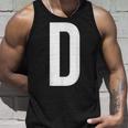 文字d アルファベットモノグラム イニシャル。 タンクトップ 彼への贈り物