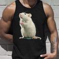 白いネズミが好きな人のための面白い見た目の白いネズミ タンクトップ 彼への贈り物