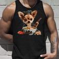 空手犬のチワワがラーメンを食べる、日本、面白いラーメン タンクトップ 彼への贈り物