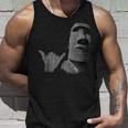 面白いイースター島のラパヌイのモアイ像 サーファーのシャカのサイン タンクトップ 彼への贈り物