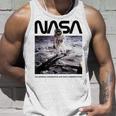 Nasaアポロ11号の月面宇宙飛行士の有名なワームロゴ タンクトップ 彼への贈り物