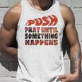 Pray Untilomething Happens インスピレーショナル クリスチャン タンクトップ 彼への贈り物