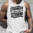 Stronger Than Thetorm Motivational Inspirational Positive タンクトップ 彼への贈り物