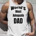 World's Most Adequate Dad はポップへの面白いギフトになります。 タンクトップ 彼への贈り物