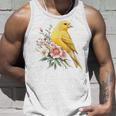 カナリアの鳥好き、ピンクの花のかわいい鳥、自然。 タンクトップ 彼への贈り物