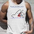 サメのことわざ ブラックユーモア Nice To Eat Yo タンクトップ 彼への贈り物